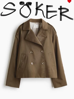 Khaki trenchcoat H&M - Sökes! Khaki trenchcoat med randigt tyg på insidan. Från H&M. Letar efter storlek L/XL. Hör av dig om du vill sälja för ett bra pris!🤍🩷