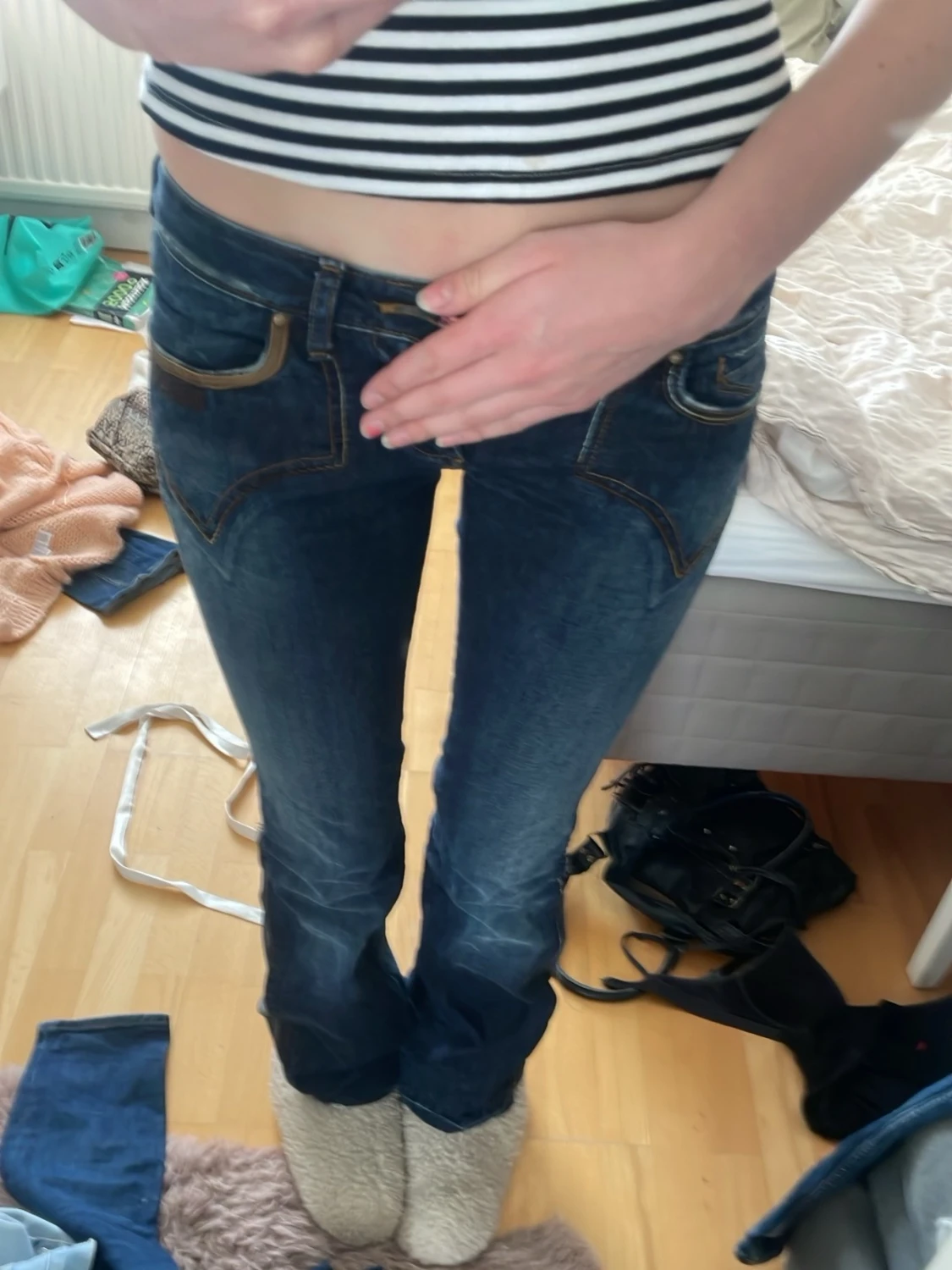 Mörkblå bootcut jeans med låg midja gjord själva 