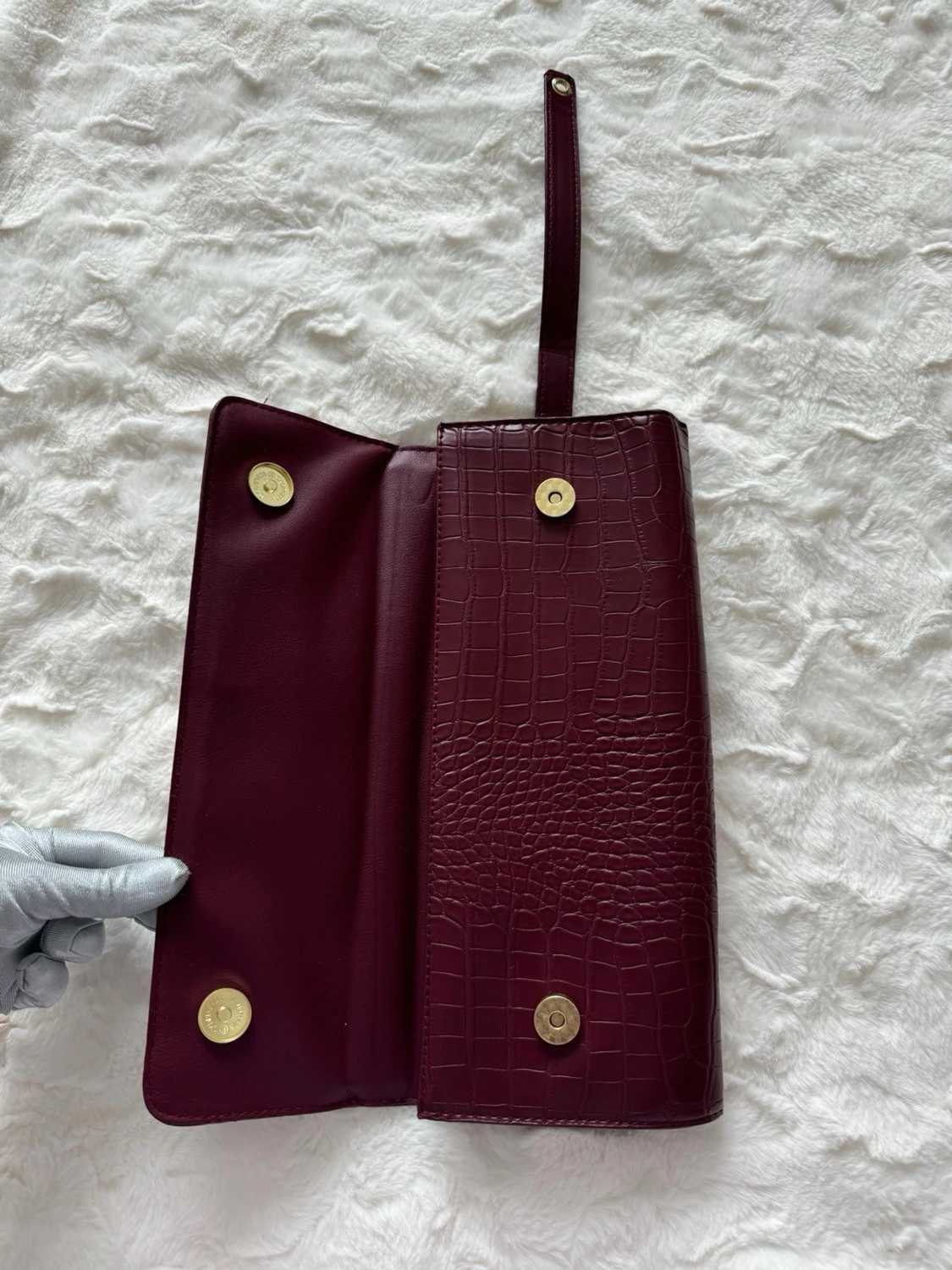 Vinröd axelremsväska med krokoprägling - 4
