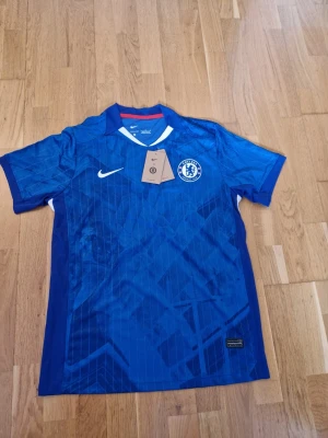 Chelsea FC matchtröja Nike blå - Säljer en helt ny Chelsea fc matchtröja! Storlek L! Etiketten lossnade !