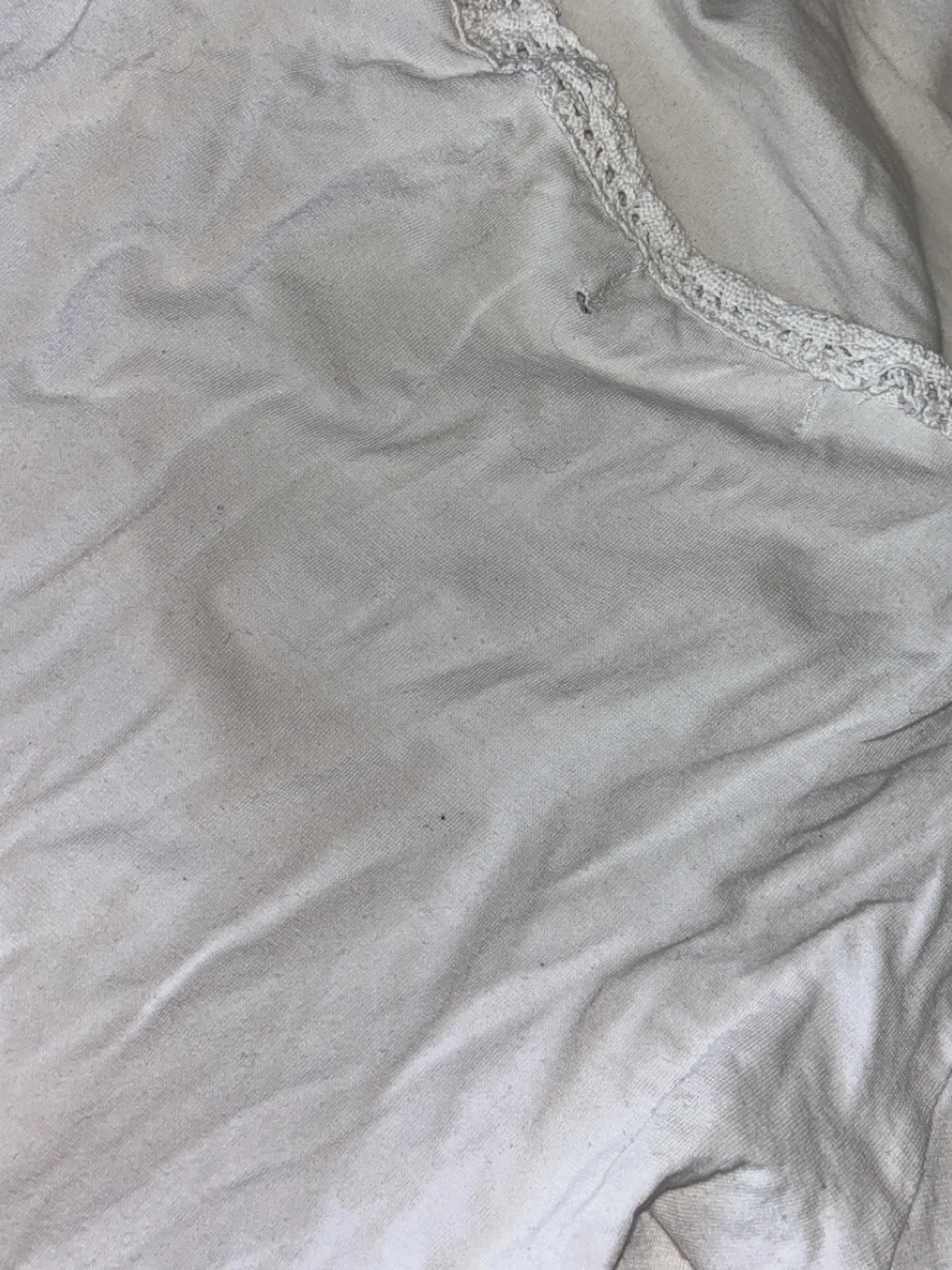 Vit långärmad topp med spetskant - 2