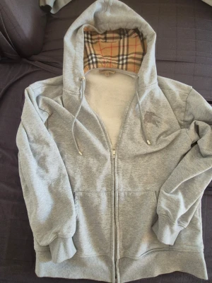 Hoodie - Skön bra fina med grå jeans