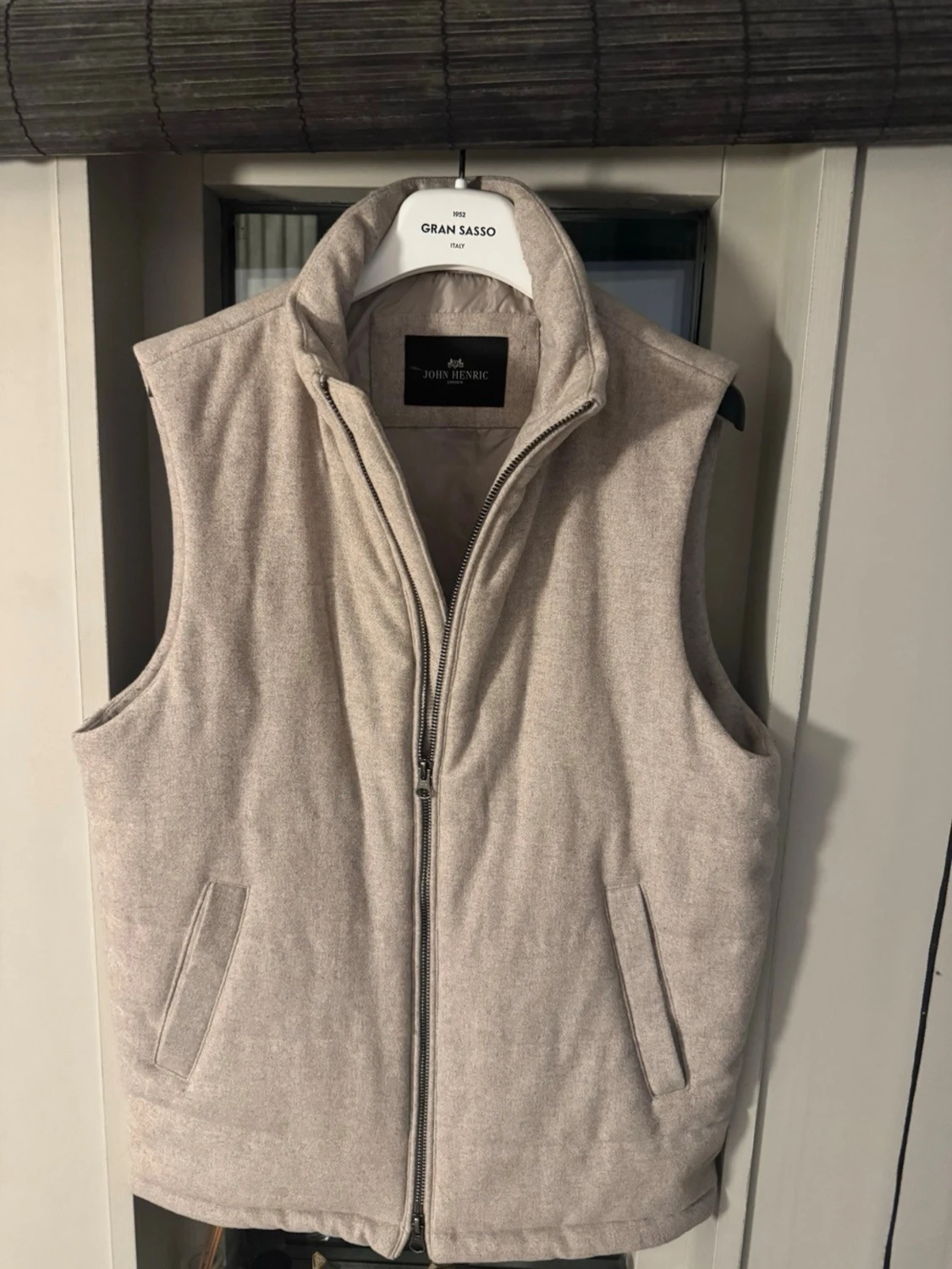 John Henric väst  - 2