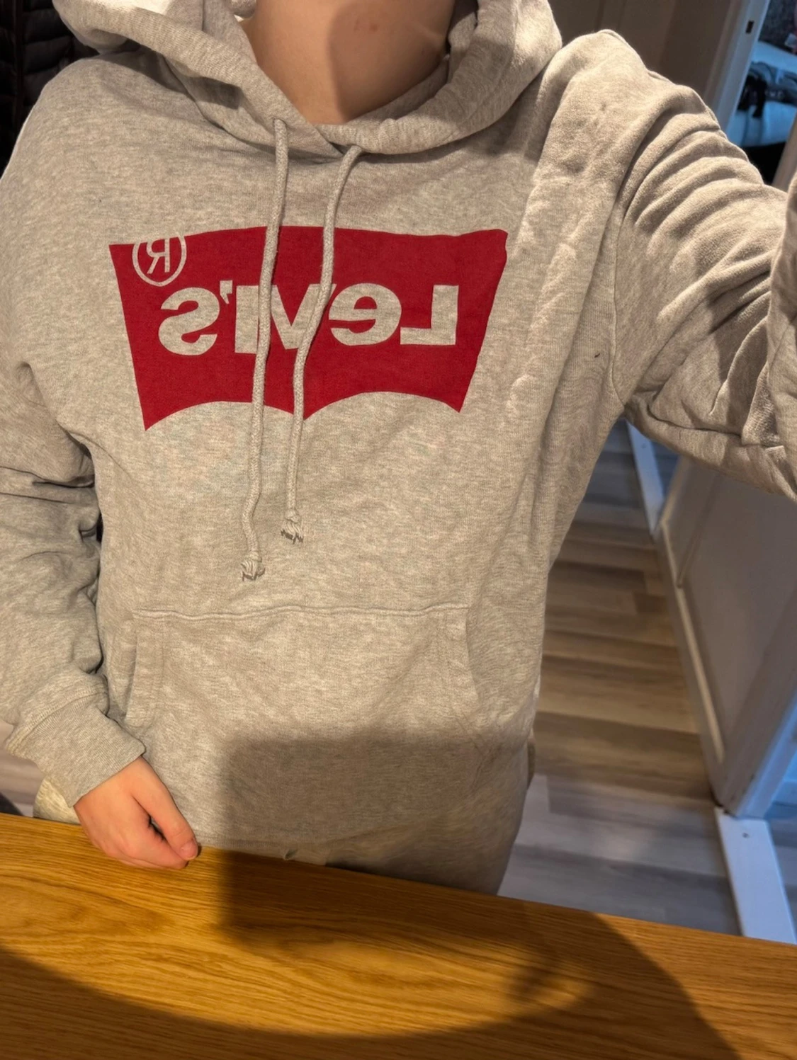 Grå Levi's hoodie - 1