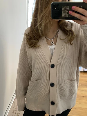 Kofta  - Köpt på sellpy men tyvärr för stor