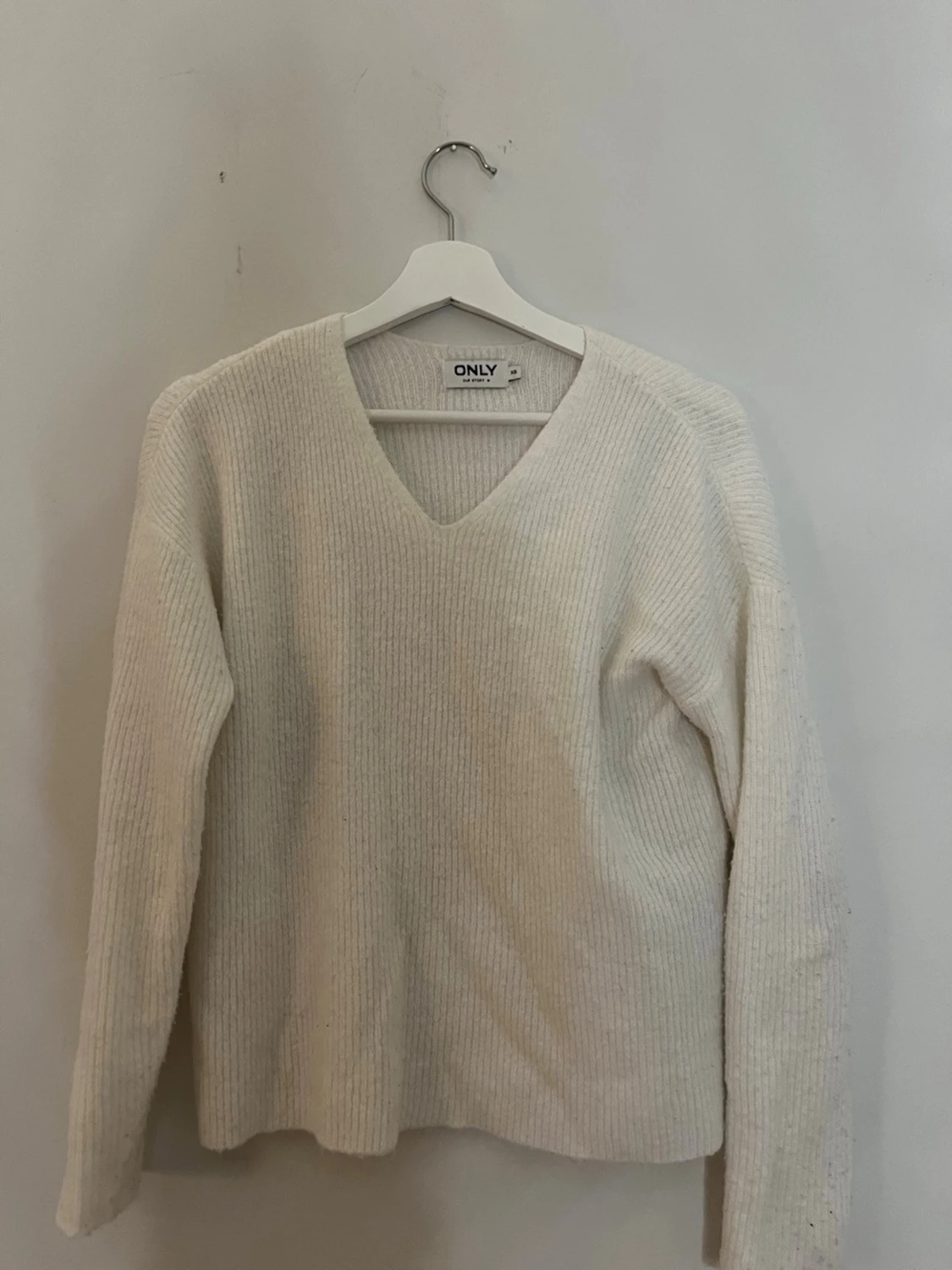 Vit stickad tröja från ONLY