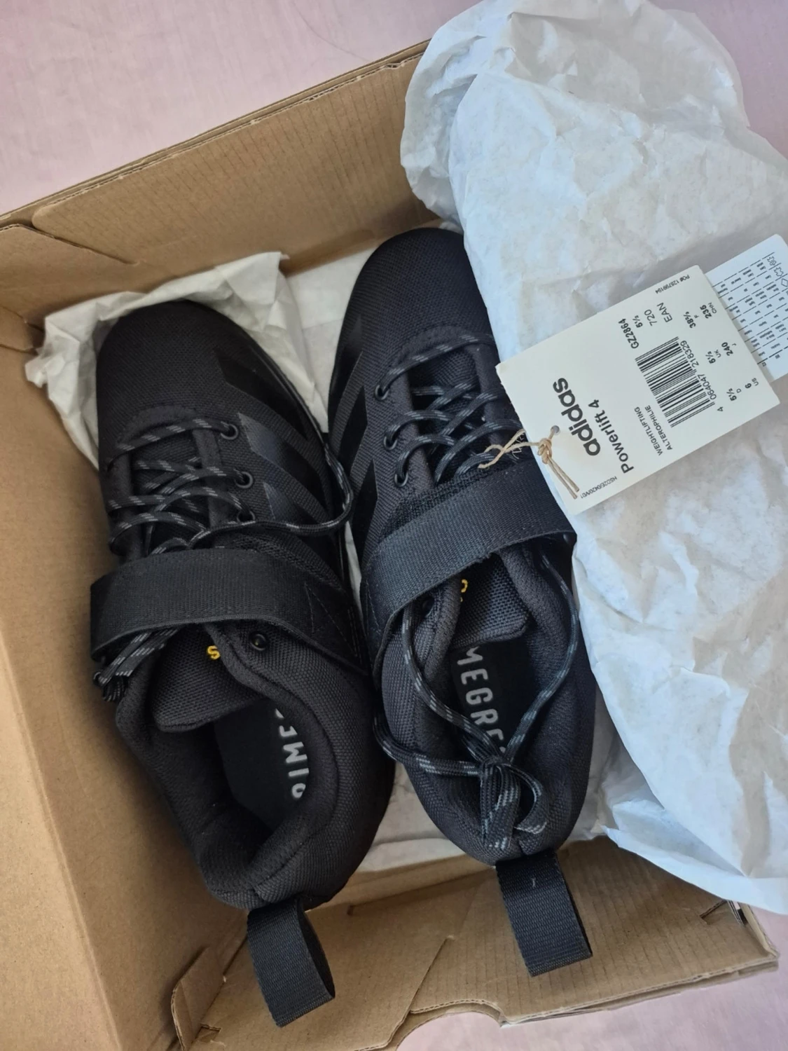 Svarta Adidas Powerlift träningsskor