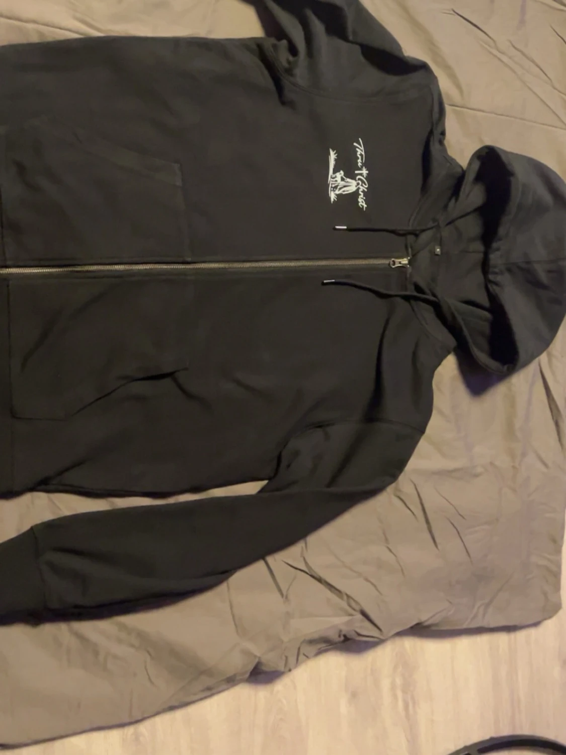 Svart hoodie med stor Jesus-tryck(ThruChrist) - 2