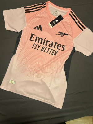 Arsenal jersey  - Arsenal jersey  Saka 7 som är i perfekt skick