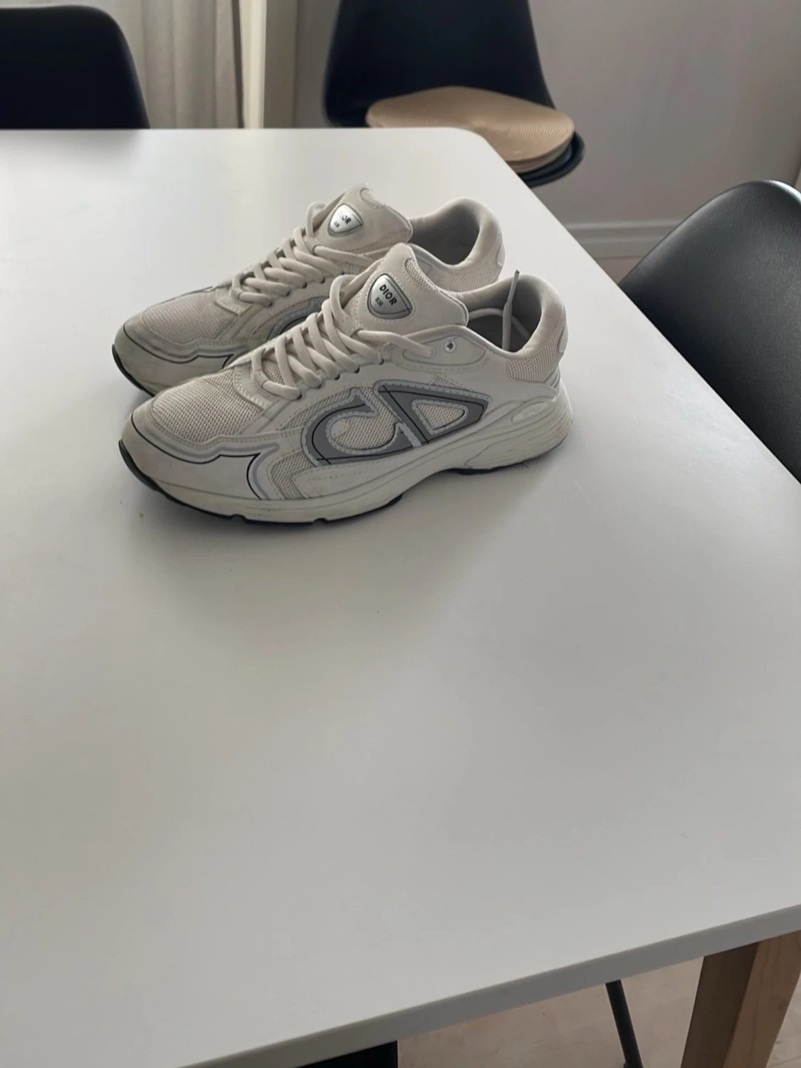 Vita Dior sneakers med grå detaljer - 1