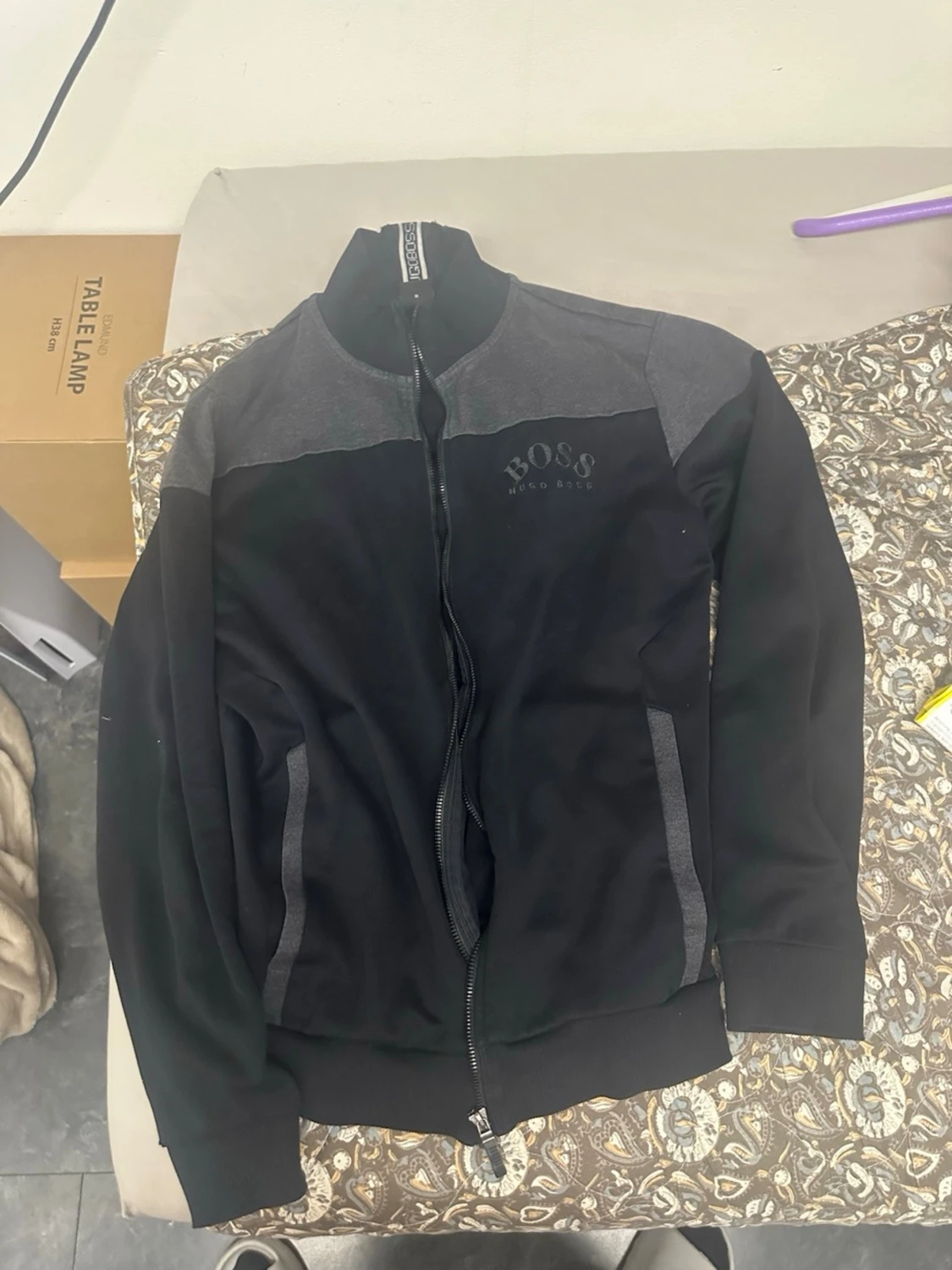 Svart ziptröja från BOSS