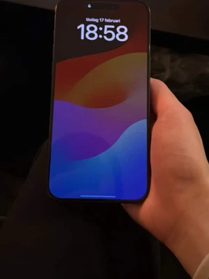 Iphone 15 Promax 256GB - Tjena säljer min iPhone 15 promax 256GB för att jag köpt en ny telefon , luren är i nyskick inga repor eller skador 89% batteri hälsa. Mitt nummer 0708881758