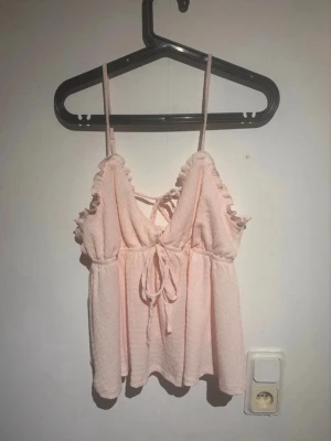 Ny topp ifrån Gina tricot - Aldrig använd endast provad köpt för 259 kr