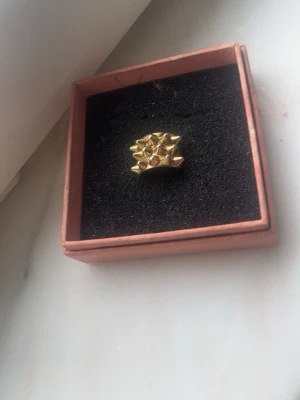 Edblad ring  - Säljer min Edblad ring i 16,den har tappat lite färg men inget man lägger märke till,ska byta till silver så säljer den 