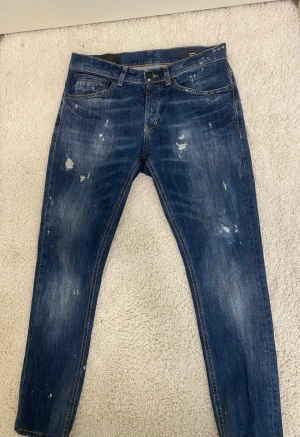 Painted Dondup jeans - Dondup george storlek W32 Nypris: 4000 mitt pris 1199, skriv vid info och bilder