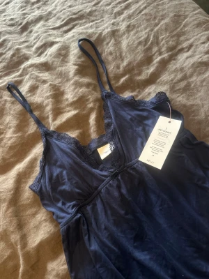 Nelly- Marinblå klänning  - Nelly. Marinblå klänning. Stl S. Ny med prislapp!! Pris går att diskutera! 