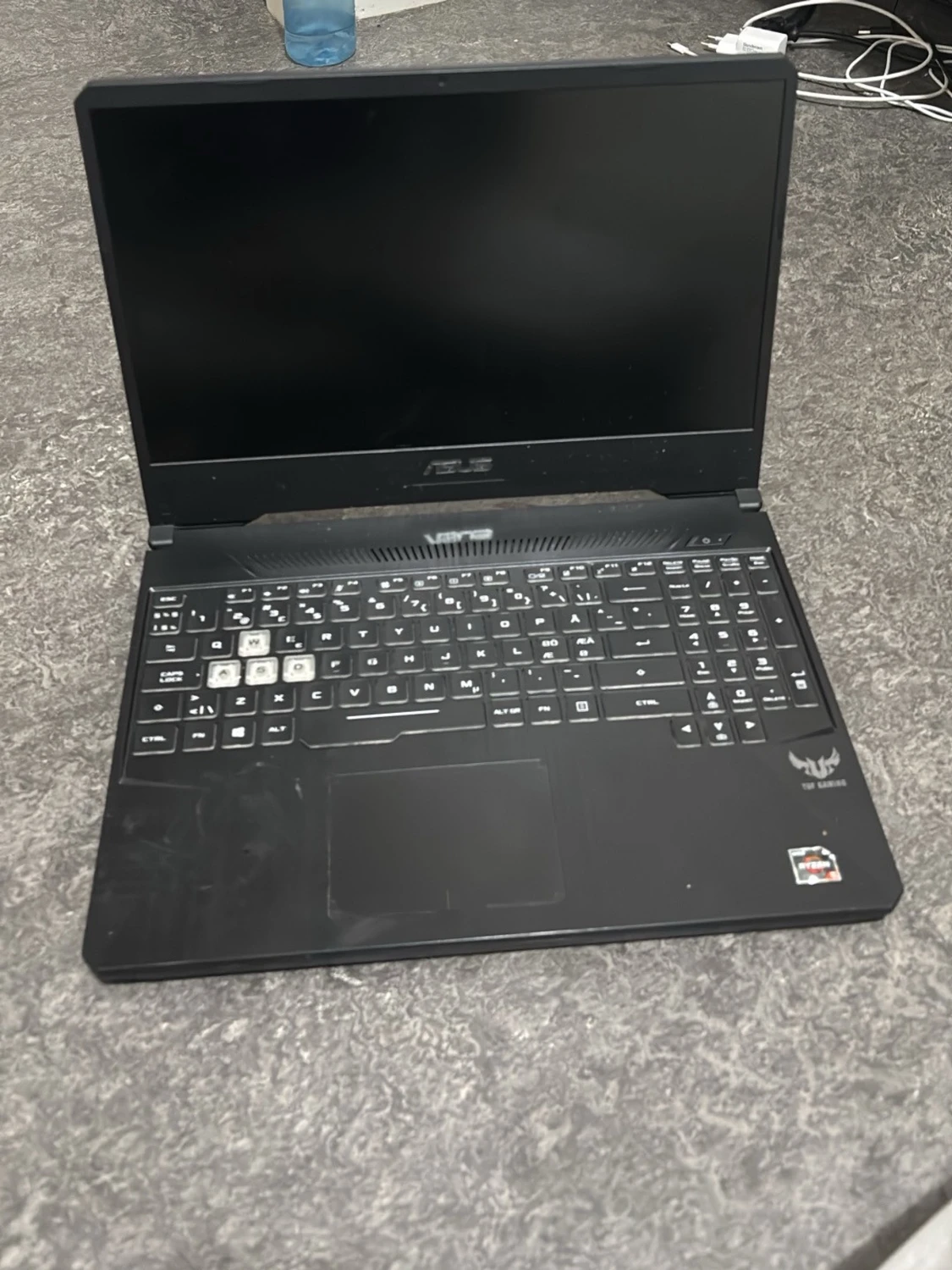 Svart ASUS TUF Gaming laptop - 1