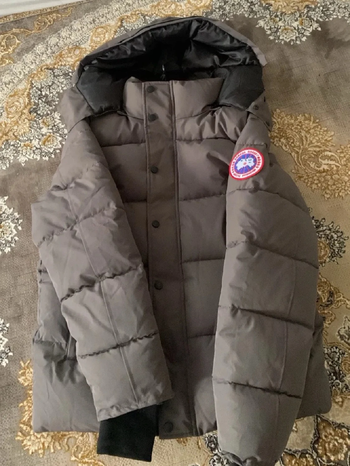Mörkgrå dunjacka från Canada Goose