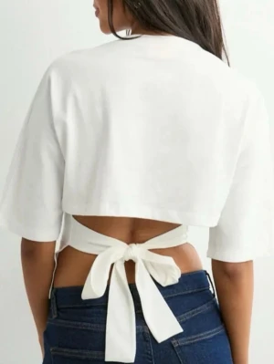 Vit croppad topp med knyt i ryggen - Snygg topp med knyte i bak💕