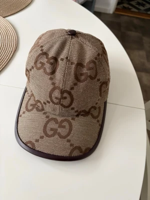 Beige gucci keps - Använd fåtal gånger. 