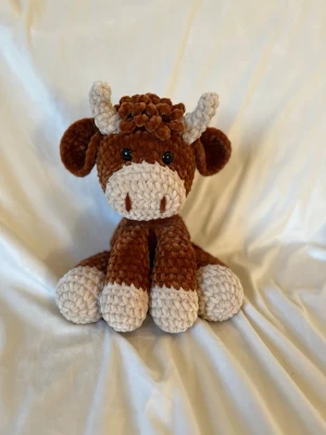 Virkad ko  - Kossan är ca 24 cm hög 💕