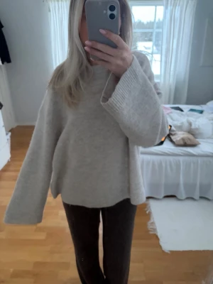 Stickad tröja - Super snygg men kommer inte till användning 