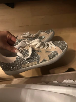 Golden goose super star  - Super snygga golden goose superstar! Storlek 39, oanvända! Orginalpåsen jag fick dom i skickas med❤️