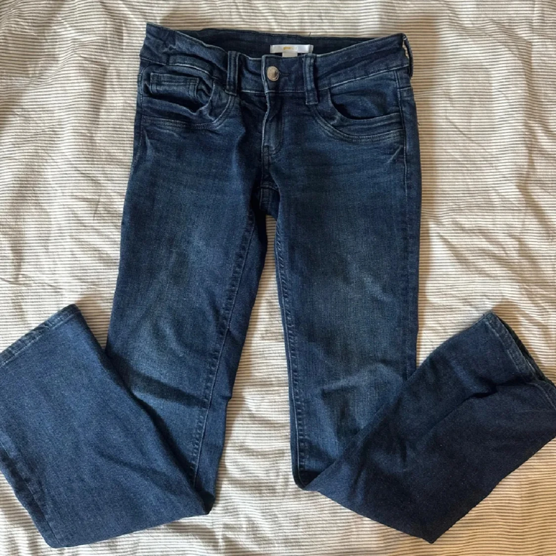 Blå bootcut jeans med låg midja - 1