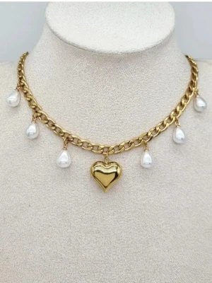 Stilfullt halsband med pärlor och hjärta  - Material-rostfritt stål.  Kedjetjocklek-6mm. #9