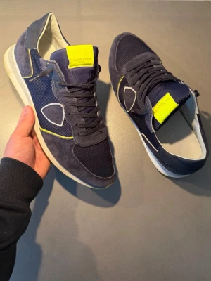 Philippe Model Skor - ‼️VI TAR INGA BYTEN‼️Philippe Model Sneakers | Skick: 9/10 | Storlek 46 fits 47 | Tillkommer enbart skorna vid köp! | Frakt sker inom 24 timmar efter köp 📦💨 | Hör av dig vid minsta fråga eller fundering 💭