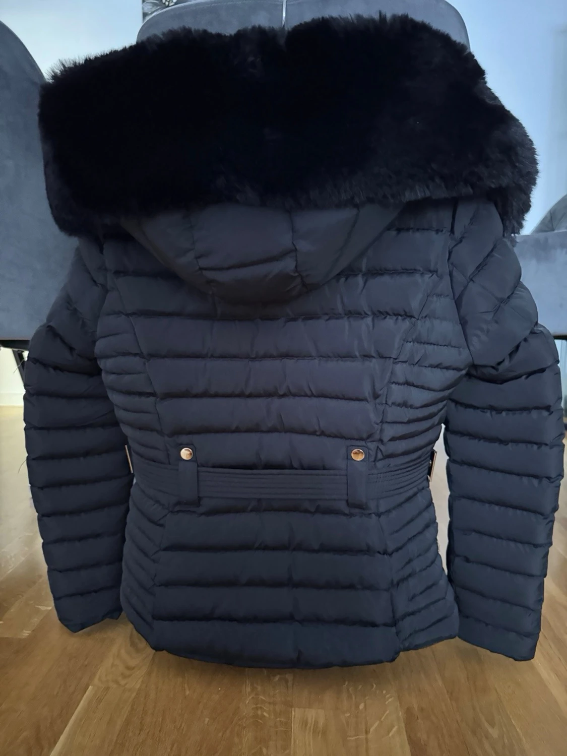 Svart dunjacka med fuskpäls - 1