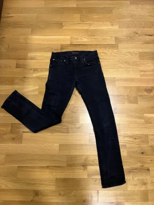 Svarta slim fit jeans från Nudie och hoddie - Svarta nudie och svart superdry hoddie