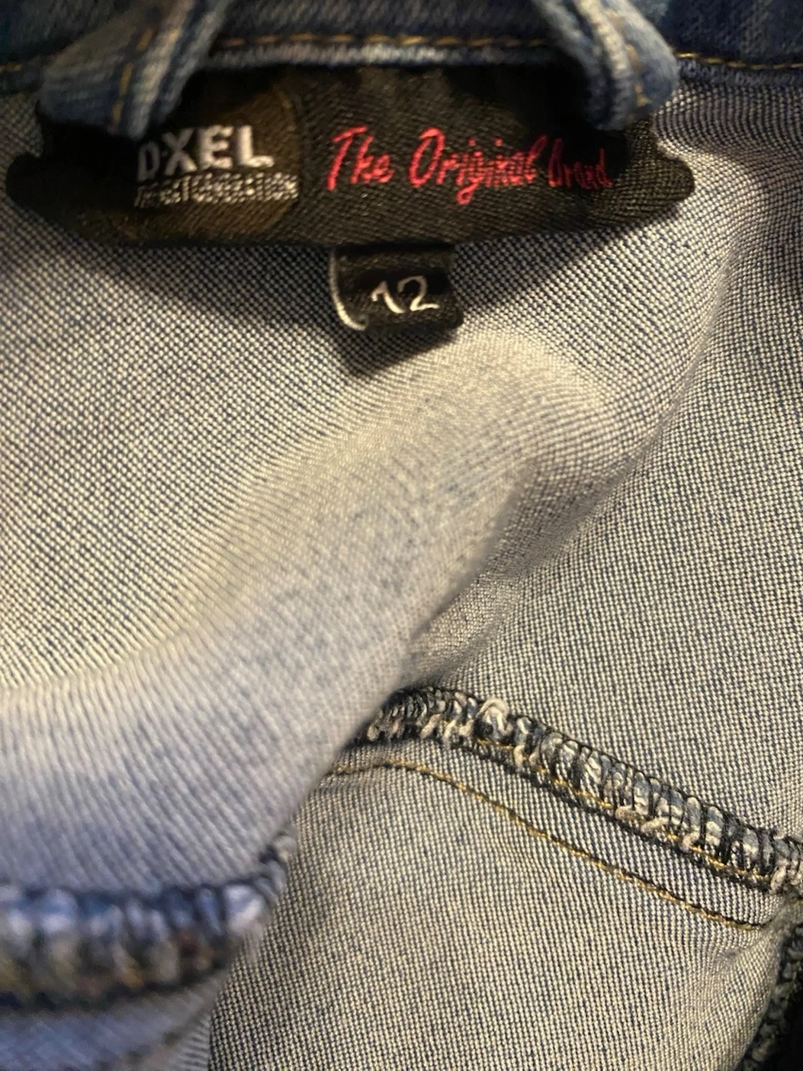 Blå jeansväst med nitar - 2