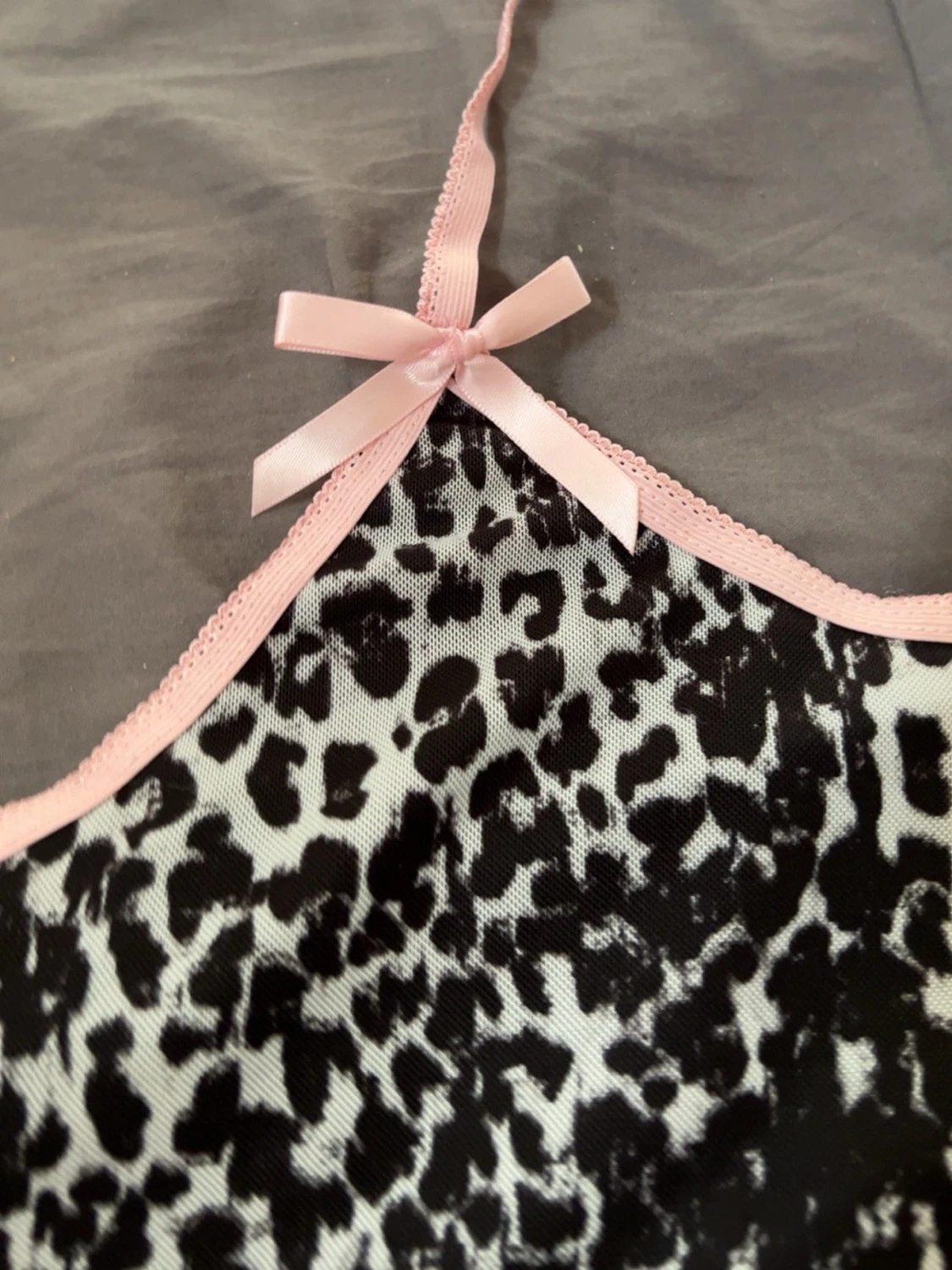 Leopardmönstrad mesh body med rosetter - 1