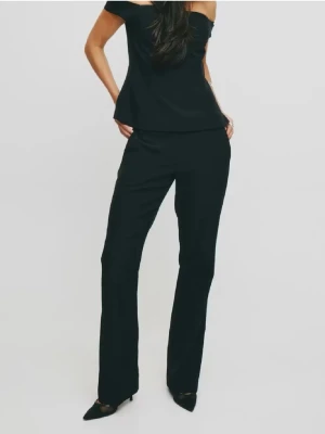 Kostymbyxor bikbok  - Säljer dessa svarta kostymbyxorna från BikBok modell ”Vera” i storlek 32. Pris kan diskuteras💞Org pris: 500