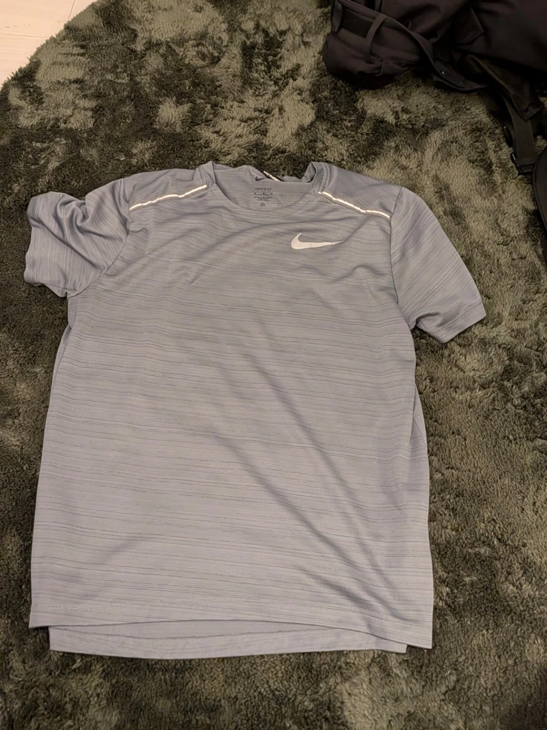 Grå Nike Dri-Fit t-shirt