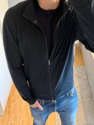 Stenströms Windbreaker Jacka - Stenströms Windbreaker Jacka | Storlek: M, passar dig mellan 180-190 cm | Skick: 9/10, använd fåtal gånger | Bara att skriva vid funderingar✍️