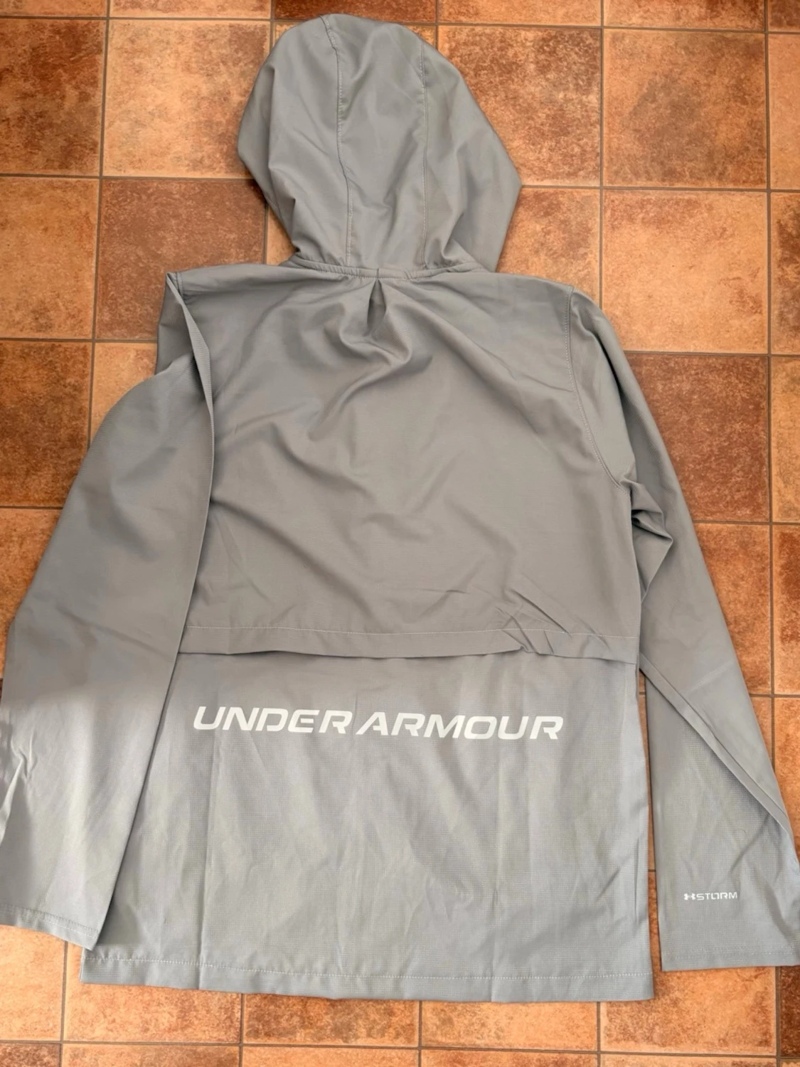 Ny Under Armour vindjacka – grå – storlek M - 1