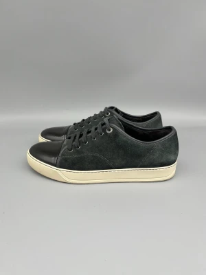 Lanvin Dbb1 Patent Cap Toe Sneaker Elephant Grey - • The shoes have been gently used and are in good condition  • Size: EU43 / UK9 (fits like a 44)  • Color: Elephant Grey  • Retail price: 5000 SEK / 450€  • No accessories 