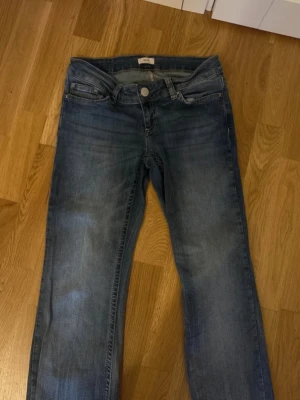 Stitch jeans Nelly  - Super populära stitch jeans från Nelly som inte kommer till användning, i storlek 36/S