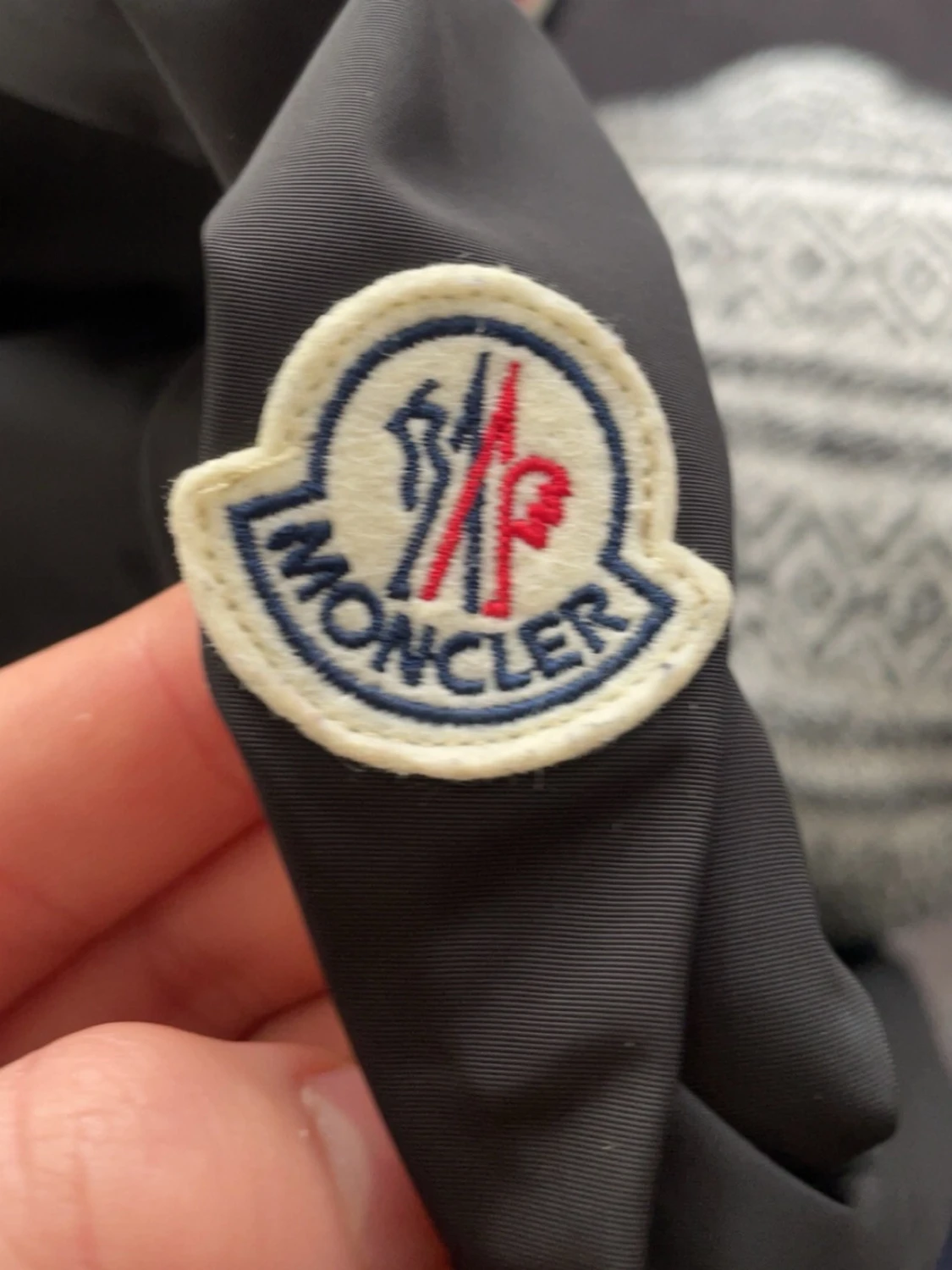Svart vindjacka från Moncler nfc funkar - 2