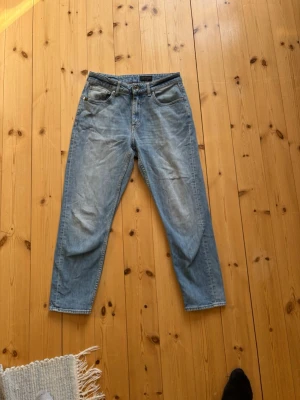 Tiger of Sweden jeans  - Hej säljer dessa sjukt snygga jeans från tiger of Sweden. Dessa sitter sjukt snyggt och passar perfekt nu till våren/sommaren. Hör av dig vid några funderingar.