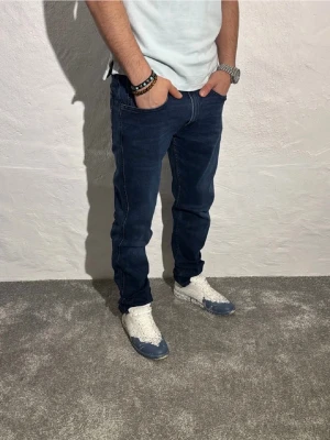 Replay jeans  - Ett par riktigt snygga jeans från Replay i storlek W31 L32 i modellen Anbbas 