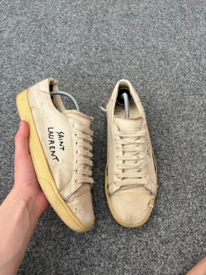 Saint Laurent skor - Ett par Saint Laurent skor | Storlek 39 1/2 | Tillbehör: Dustbag | Tveka inte att höra av dig vid frågor | Northstore