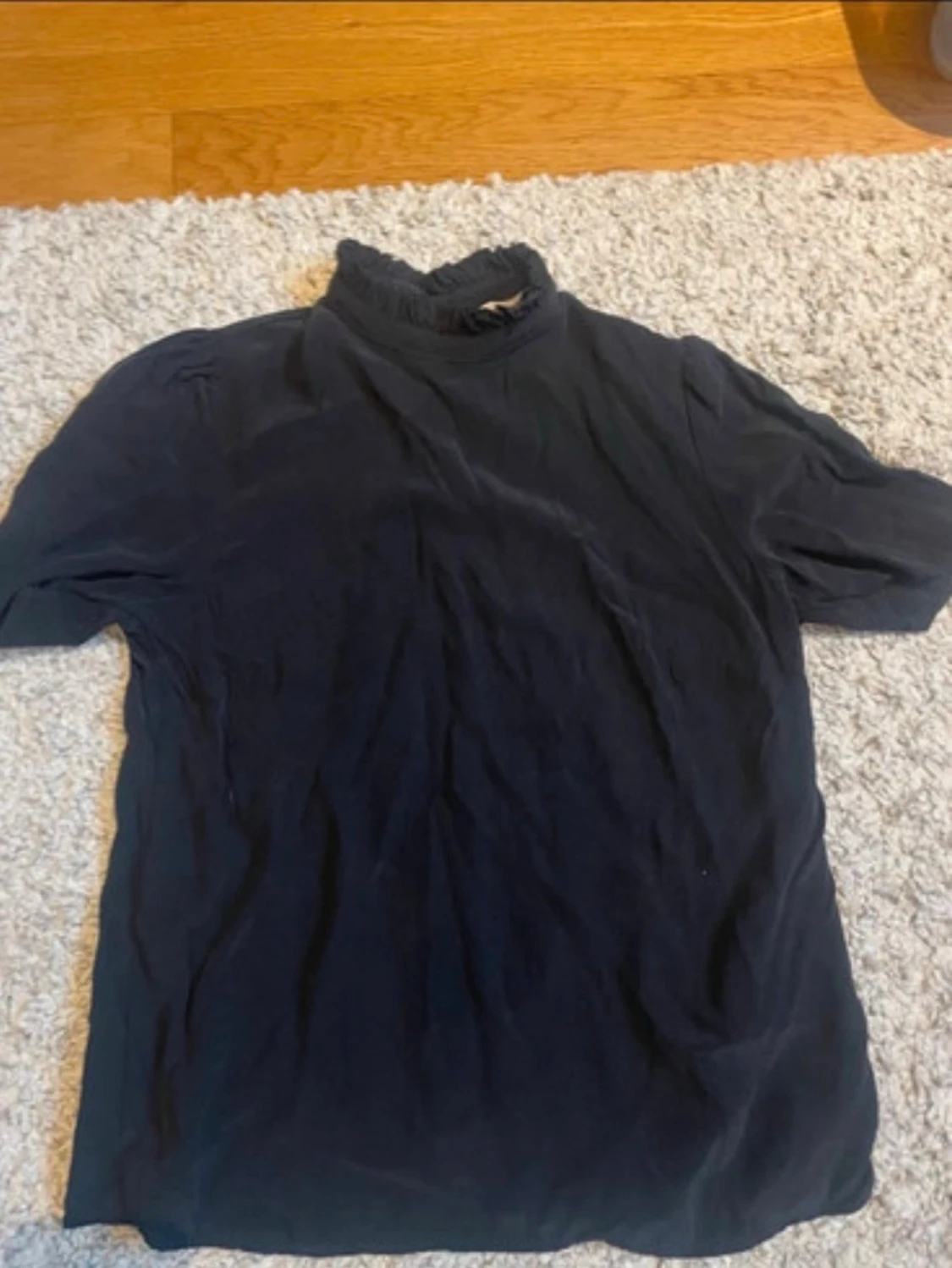 Svart blus/t-shirt - 2