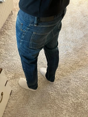 Tiger of Sweden jeans  - Tiger of Sweden Jeans Pops | skick 9/10 | Storlek 31/32 | Pris - 399kr | Modellen är ca 180cm lång | Hör av dig vid minsta fråga eller fundering!!