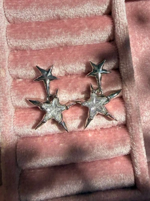 Handgjorda Stjärn-Örhängen  - Handgjorda örhängen med s925 silver nål✨ Vattentåliga och allergivänliga!🌊🫶🏼