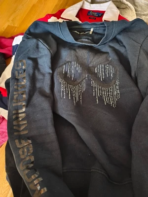 Svart sweatshirt Moose Knuckles - Bra skick, jävligt varm
