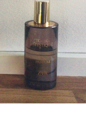 Tonka  Mystique parfym från Zara - Tonka  Mystique parfym från Zara. Se bild hur mycket använt 