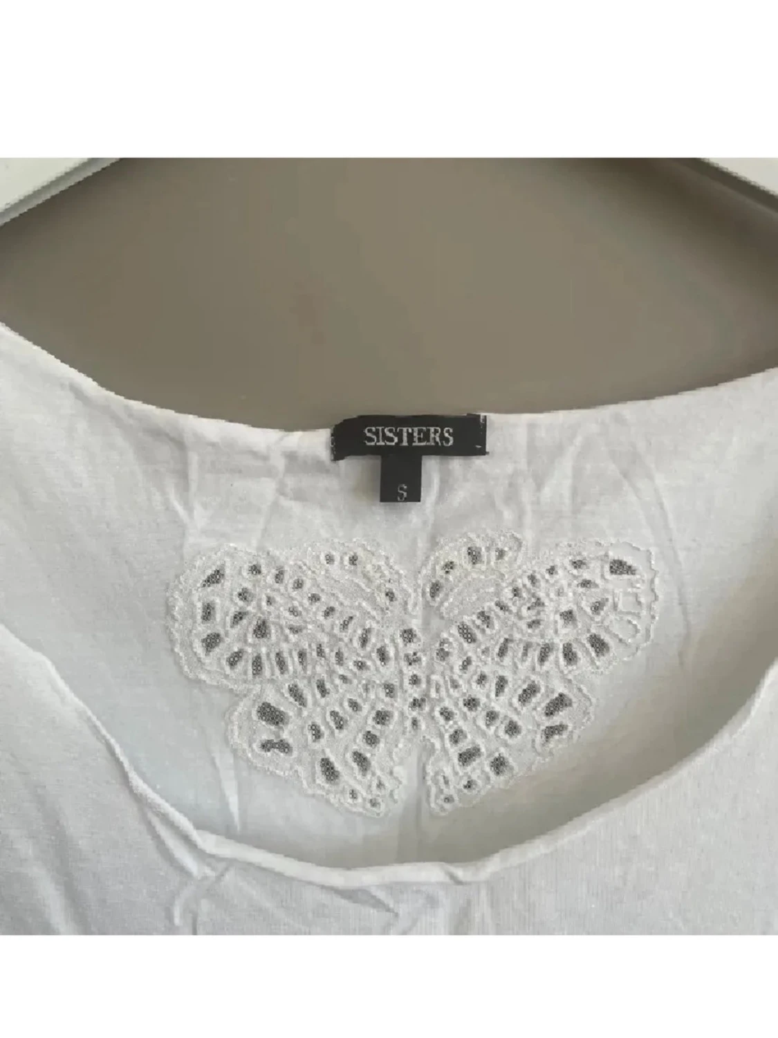 Vit asymmetrisk topp från Sisters - 1